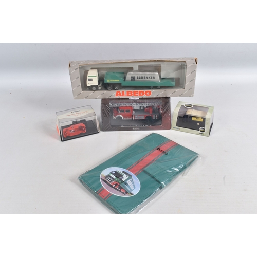 41 - A QUANTITY OF MAINLY BOXED DIECAST AND PLASTIC VEHICLES, to include Oxford Diecast, Matchbox Models ... 