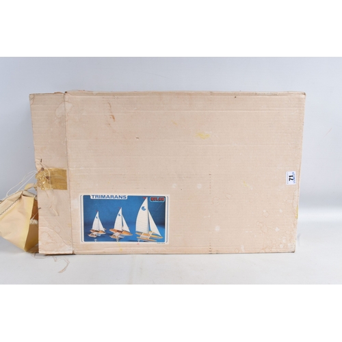 71 - A STAR ENDEAVOUR III HOLLOW POND YACHT, Mk. 3, white hull, blue sails, star decal, with box, togethe... 