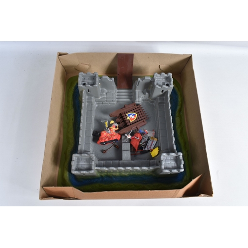 108 - A BOXED BRITAINS KNIGHTS OF THE SWORD LION CASTLE, no. 7792, castle includes front gate, bridge, sel... 