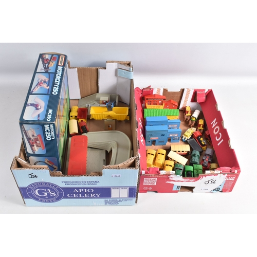 117 - A BOXED MATCHBOX MOTORCITY RAILWAY PLAYSET, No.MC250, appears largely complete except missing some f... 