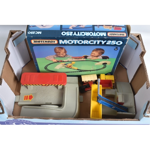 117 - A BOXED MATCHBOX MOTORCITY RAILWAY PLAYSET, No.MC250, appears largely complete except missing some f... 