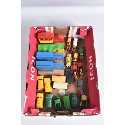 117 - A BOXED MATCHBOX MOTORCITY RAILWAY PLAYSET, No.MC250, appears largely complete except missing some f... 