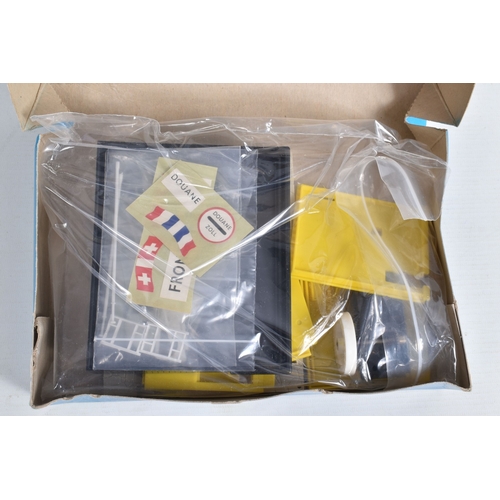 93 - A BOXED UNBUILT TRI-ANG MINIC MOTOR RACING CUSTOMS BARRIER & FRONTIER POST SET, No.M1817, contents n... 