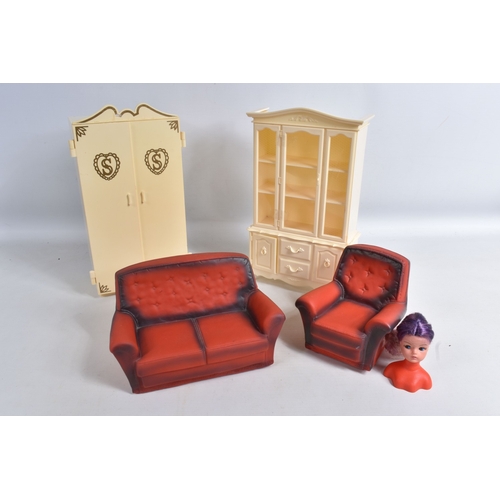 191 - A COLLECTION OF UNBOXED ASSORTED PEDIGREE SINDY DOLLS, FURNITURE AND ACCESSORIES, includes six dolls... 