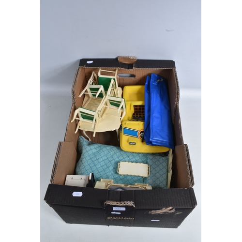 191 - A COLLECTION OF UNBOXED ASSORTED PEDIGREE SINDY DOLLS, FURNITURE AND ACCESSORIES, includes six dolls... 