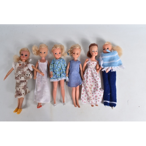 191 - A COLLECTION OF UNBOXED ASSORTED PEDIGREE SINDY DOLLS, FURNITURE AND ACCESSORIES, includes six dolls... 