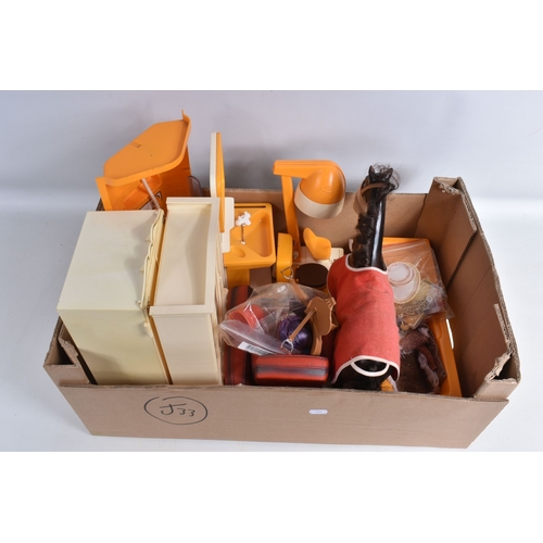 191 - A COLLECTION OF UNBOXED ASSORTED PEDIGREE SINDY DOLLS, FURNITURE AND ACCESSORIES, includes six dolls... 