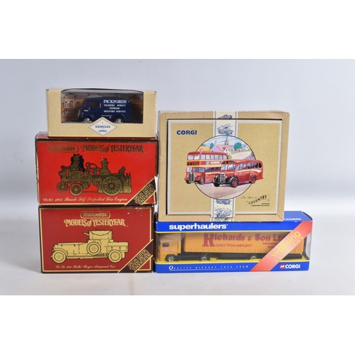194 - A COLLECTION OF VARIOUS SCALE BOXED AND UNBOXED MODERN DIECAST VEHICLES, to include boxed Corgi, Lle... 