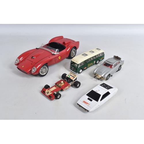 194 - A COLLECTION OF VARIOUS SCALE BOXED AND UNBOXED MODERN DIECAST VEHICLES, to include boxed Corgi, Lle... 