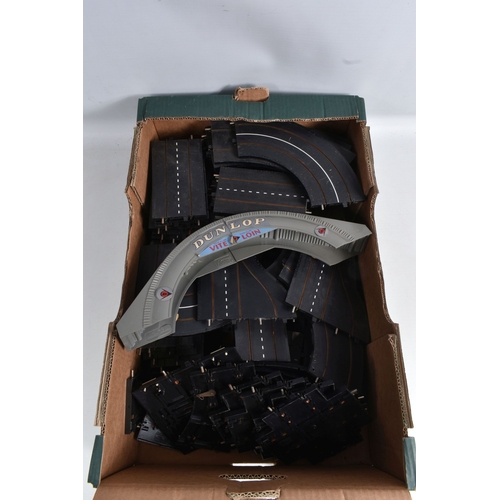195 - A QUANTITY OF UNBOXED ASSORTED TRI-ANG MINIC MOTOR RACING TRACK, assorted black track, including a D... 