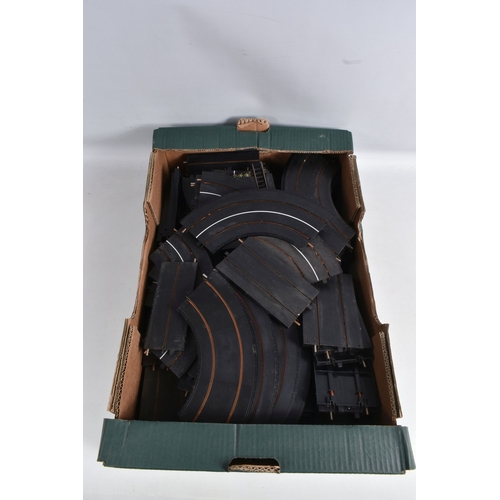 195 - A QUANTITY OF UNBOXED ASSORTED TRI-ANG MINIC MOTOR RACING TRACK, assorted black track, including a D... 