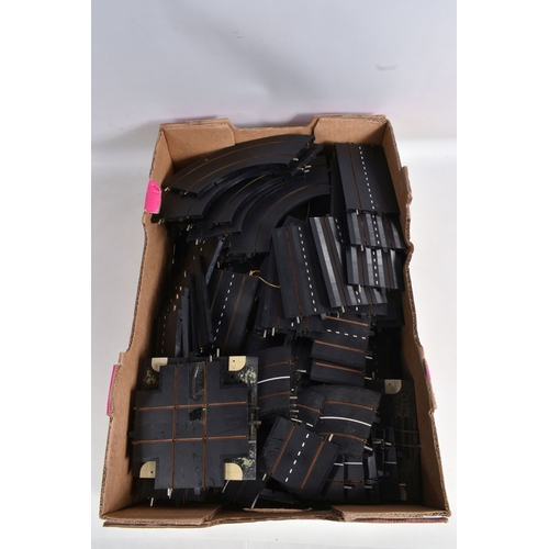 195 - A QUANTITY OF UNBOXED ASSORTED TRI-ANG MINIC MOTOR RACING TRACK, assorted black track, including a D... 