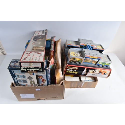 196 - A QUANTITY OF BOXED MATCHBOX SETS AND COLLECTABLE GARAGES, to include an unboxed Lesney Matchbox ESS... 
