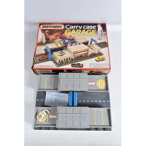 196 - A QUANTITY OF BOXED MATCHBOX SETS AND COLLECTABLE GARAGES, to include an unboxed Lesney Matchbox ESS... 