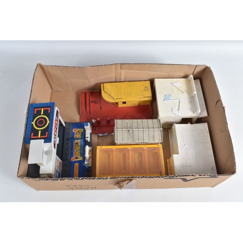 196 - A QUANTITY OF BOXED MATCHBOX SETS AND COLLECTABLE GARAGES, to include an unboxed Lesney Matchbox ESS... 