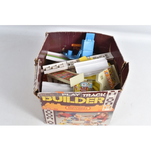 196 - A QUANTITY OF BOXED MATCHBOX SETS AND COLLECTABLE GARAGES, to include an unboxed Lesney Matchbox ESS... 