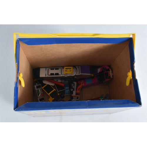 196 - A QUANTITY OF BOXED MATCHBOX SETS AND COLLECTABLE GARAGES, to include an unboxed Lesney Matchbox ESS... 