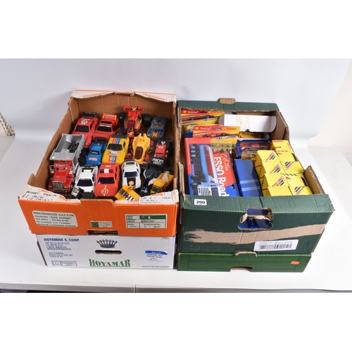 200 - A LARGE QUANTITY OF UNBOXED ASSORTED PLAYWORN DIECAST AND PLASTIC VEHICLES, to include Corgi, Matchb... 