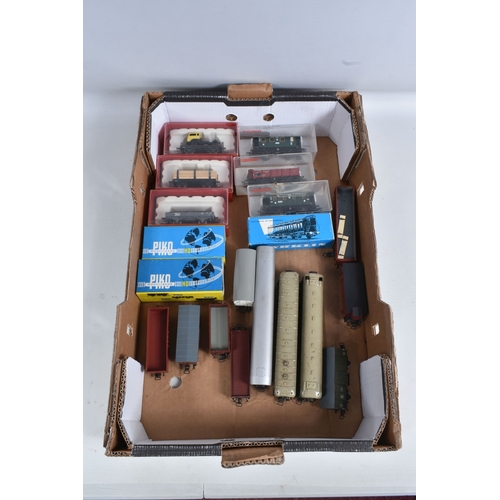 230 - A QUANTITY OF BOXED AND UNBOXED ASSORTED CONTINENTAL OUTLINE HO GAUGE ROLLING STOCK, boxed coach by ... 