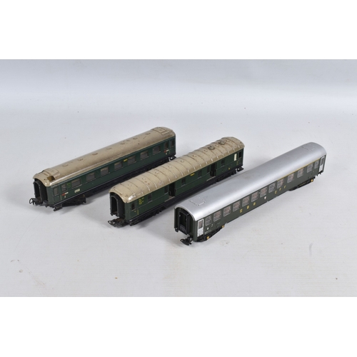 230 - A QUANTITY OF BOXED AND UNBOXED ASSORTED CONTINENTAL OUTLINE HO GAUGE ROLLING STOCK, boxed coach by ... 