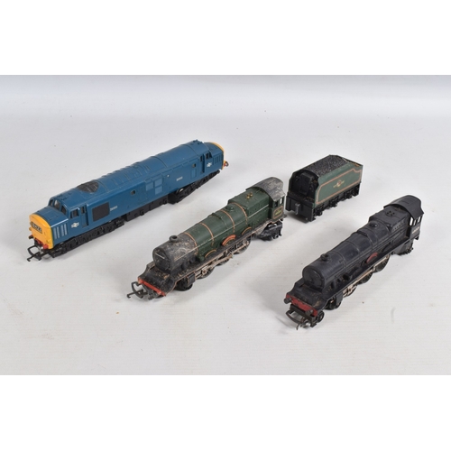 231 - A QUANTITY OF UNBOXED TRI-ANG OO GAUGE LOCOMOTIVES, to include class 3 Standard Tank No.82004, B.R. ... 
