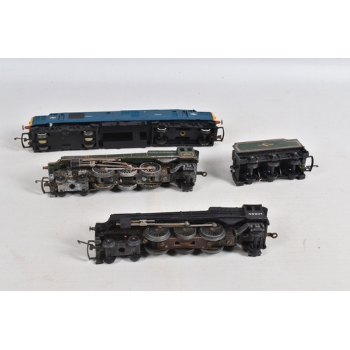 231 - A QUANTITY OF UNBOXED TRI-ANG OO GAUGE LOCOMOTIVES, to include class 3 Standard Tank No.82004, B.R. ... 