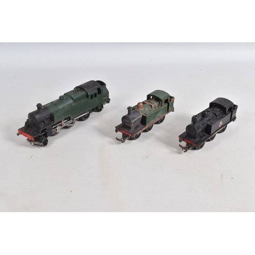 231 - A QUANTITY OF UNBOXED TRI-ANG OO GAUGE LOCOMOTIVES, to include class 3 Standard Tank No.82004, B.R. ... 