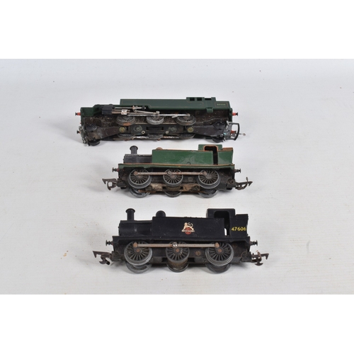 231 - A QUANTITY OF UNBOXED TRI-ANG OO GAUGE LOCOMOTIVES, to include class 3 Standard Tank No.82004, B.R. ... 