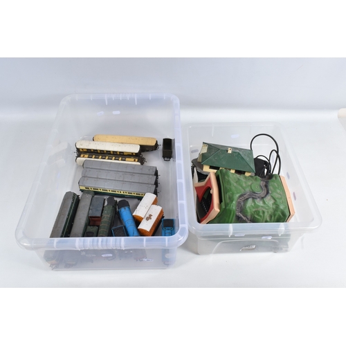 236 - A QUANTITY OF UNBOXED ASSORTED TRI-ANG & HORNBY OO GAUGE MODEL RAILWAY ITEMS, to include Tri-ang cla... 