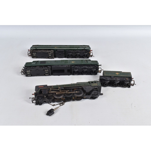 236 - A QUANTITY OF UNBOXED ASSORTED TRI-ANG & HORNBY OO GAUGE MODEL RAILWAY ITEMS, to include Tri-ang cla... 