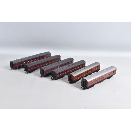 240 - A QUANTITY OF MAINLY UNBOXED OO GAUGE HORNBY, LIMA, MAINLINE & BACHMANN L.M.S. COACHING STOCK, assor... 