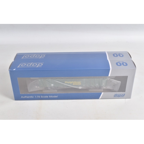 243 - A QUANTITY OF BOXED OO GAUGE MODEL RAILWAY ITEMS, Lima class 60 'Brecon Beacons' No.60 040, Mainline... 