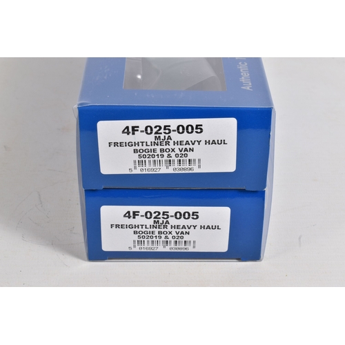 243 - A QUANTITY OF BOXED OO GAUGE MODEL RAILWAY ITEMS, Lima class 60 'Brecon Beacons' No.60 040, Mainline... 