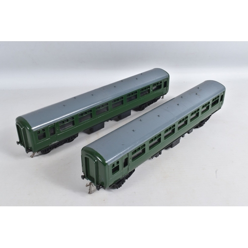 245 - A QUANTITY OF ASSORTED O GAUGE MODEL RAILWAY ITEMS, unboxed 2 x Tri-ang Big Big B.R. Mk.2 coaches re... 