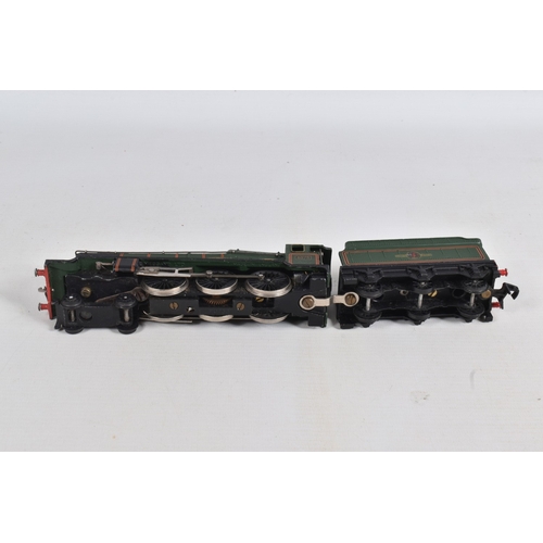 212 - AN UNBOXED HORNBY DUBLO CASTLE CLASS LOCOMOTIVE & TENDER, 'Cardiff Castle' No.4075, B.R. lined green... 