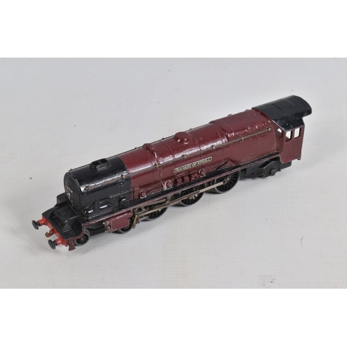 212 - AN UNBOXED HORNBY DUBLO CASTLE CLASS LOCOMOTIVE & TENDER, 'Cardiff Castle' No.4075, B.R. lined green... 