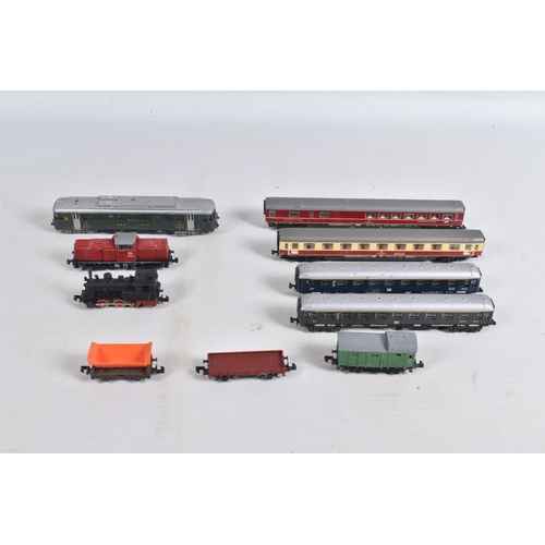 219 - A QUANTITY OF UNBOXED ASSORTED CONTINENTAL OUTLINE N GAUGE MODEL RAILWAY ITEMS, Arnold Series 2 0-6-... 