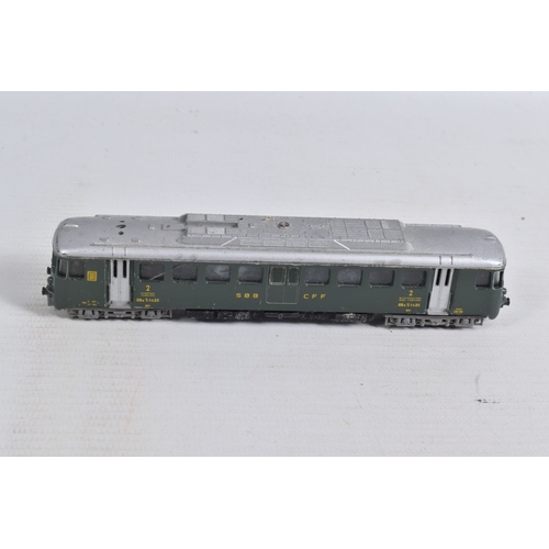 219 - A QUANTITY OF UNBOXED ASSORTED CONTINENTAL OUTLINE N GAUGE MODEL RAILWAY ITEMS, Arnold Series 2 0-6-... 