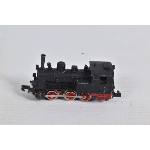 219 - A QUANTITY OF UNBOXED ASSORTED CONTINENTAL OUTLINE N GAUGE MODEL RAILWAY ITEMS, Arnold Series 2 0-6-... 