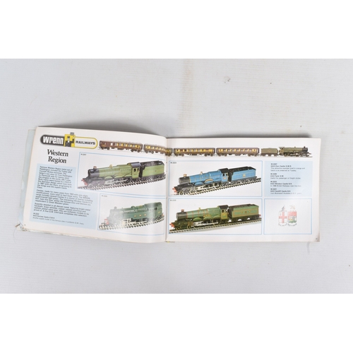 220 - TWO BOXED WRENN RAILWAYS OO GAUGE TANK LOCOMOTIVES, class N2 0-6-2T No.9522, L.N.E.R. green livery (... 