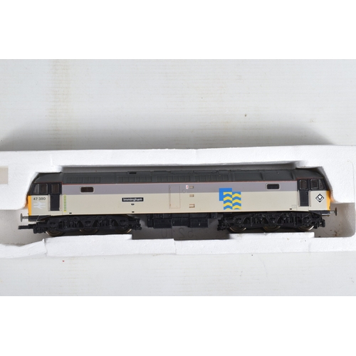 221 - THREE LIMA OO GAUGE LOCOMOTIVES, boxed class 37 No.37 049, B.R. blue livery, missing couplings (L205... 