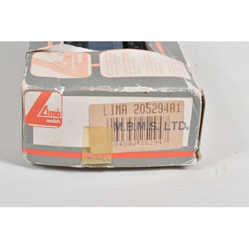 221 - THREE LIMA OO GAUGE LOCOMOTIVES, boxed class 37 No.37 049, B.R. blue livery, missing couplings (L205... 