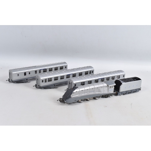222 - AN UNBOXED HORNBY RAILWAYS OO GAUGE 'SILVER JUBILEE' TRAIN SET, No.R837, comprising A4 class locomot... 