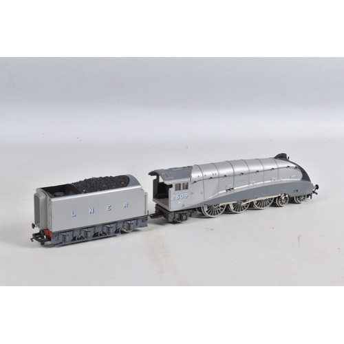 222 - AN UNBOXED HORNBY RAILWAYS OO GAUGE 'SILVER JUBILEE' TRAIN SET, No.R837, comprising A4 class locomot... 