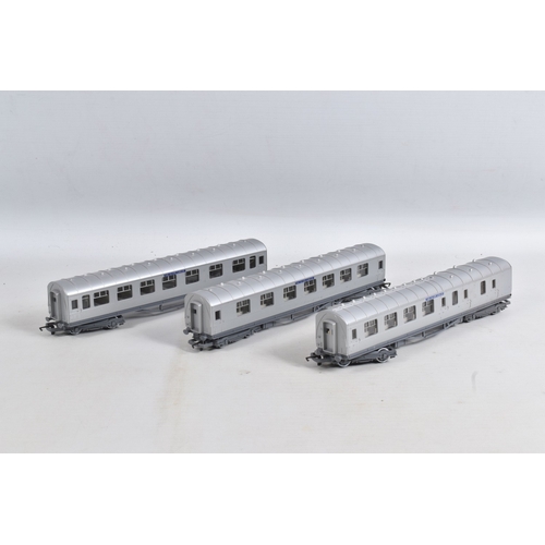 222 - AN UNBOXED HORNBY RAILWAYS OO GAUGE 'SILVER JUBILEE' TRAIN SET, No.R837, comprising A4 class locomot... 