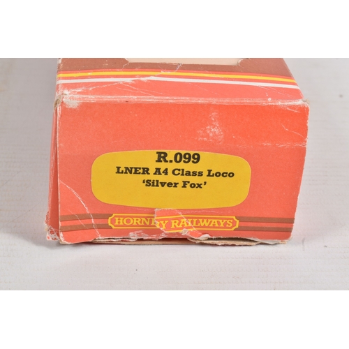 223 - TWO BOXED HORNBY RAILWAYS OO GAUGE A4 CLASS LOCOMOTIVE AND TENDER, 'Silver Fox' No.2512, L.N.E.R sil... 