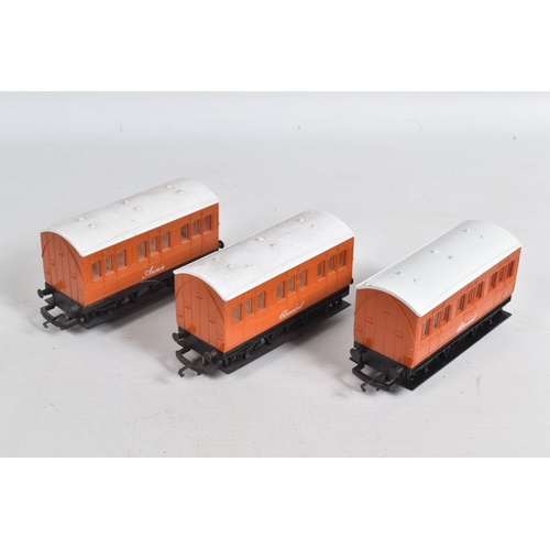 225 - A QUANTITY OF UNBOXED OO GAUGE THOMAS THE TANK ENGINE AND FRIENDS MODELS, Bachmann 0-6-0 Tank 'Thoma... 