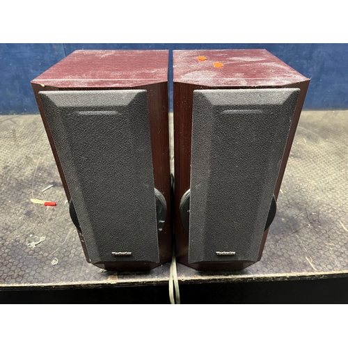 55 - A TECHNICS HD-560 HI FI IN A STAG MINSTREL CABINET and speakers (PAT pass, amp, tuner and speakers w... 