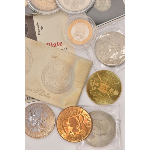 187 - A SMALL COLLECTION OF MAINLY COMMEMORATIVE COINS to include two Queen Mother coins, two Charles & Di... 