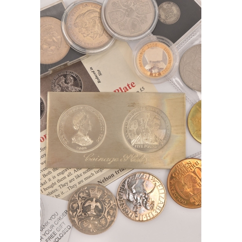 187 - A SMALL COLLECTION OF MAINLY COMMEMORATIVE COINS to include two Queen Mother coins, two Charles & Di... 